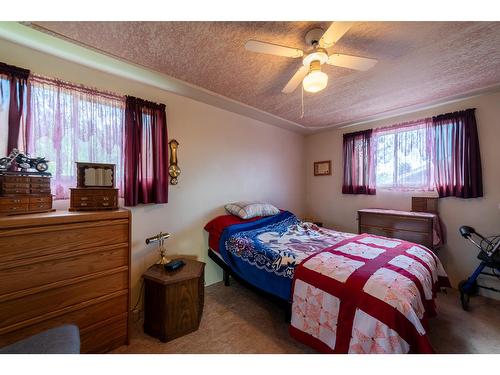 216 21St Avenue N, Creston, BC - Indoor Photo Showing Bedroom