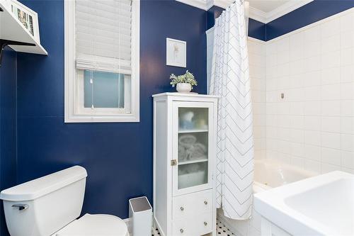 853 Garwood Avenue, Winnipeg, MB - Indoor Photo Showing Bathroom