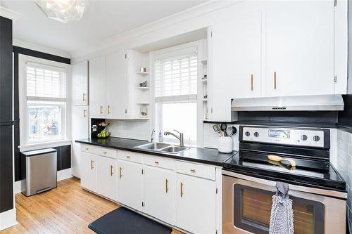 853 Garwood Avenue, Winnipeg, MB - Indoor Photo Showing Kitchen With Double Sink