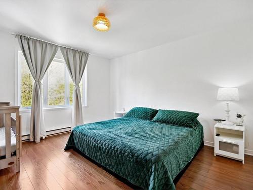 Chambre Ã  coucher principale - 2162 Boul. Des Pins, Sainte-Marthe-Sur-Le-Lac, QC - Indoor Photo Showing Bedroom