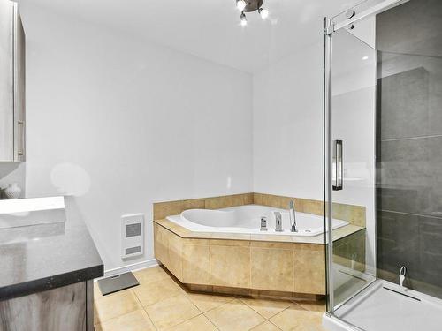 Salle de bains - 2162 Boul. Des Pins, Sainte-Marthe-Sur-Le-Lac, QC - Indoor Photo Showing Bathroom