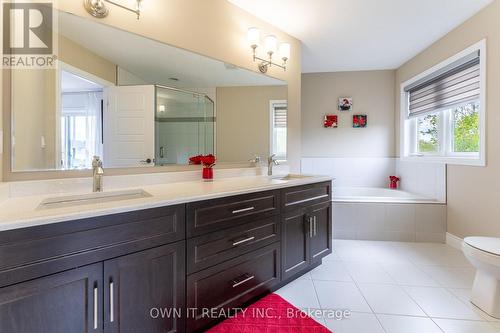 267 Wedgewood Drive, Woodstock, ON - Indoor Photo Showing Bathroom