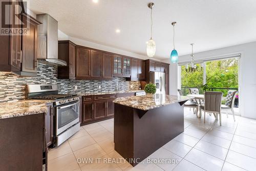 267 Wedgewood Drive, Woodstock, ON - Indoor Photo Showing Kitchen With Upgraded Kitchen