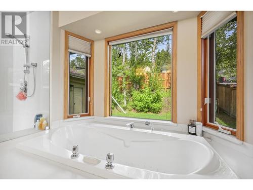 661 Lakeview  Road, Windermere, BC - Indoor Photo Showing Bathroom