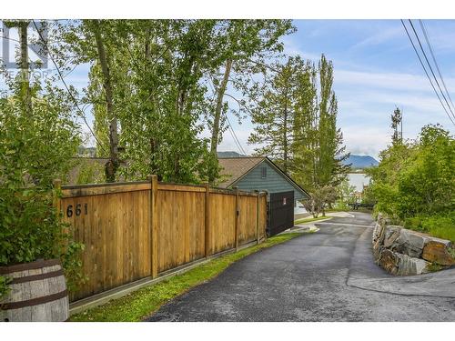 661 Lakeview  Road, Windermere, BC - Outdoor