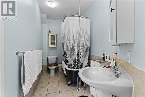 71 High Street, Carleton Place, ON - Indoor Photo Showing Bathroom