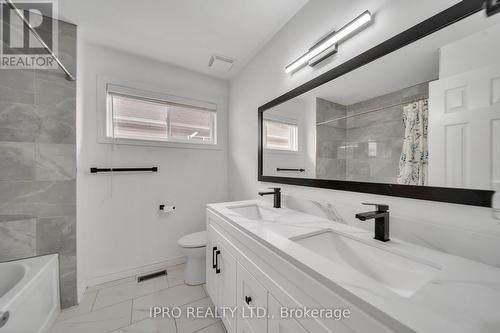 2 Country Lane, Barrie, ON - Indoor Photo Showing Bathroom