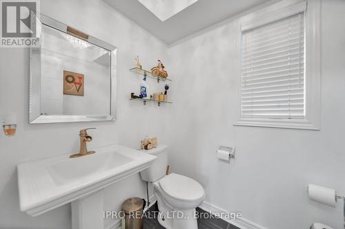 2 Country Lane, Barrie, ON - Indoor Photo Showing Bathroom