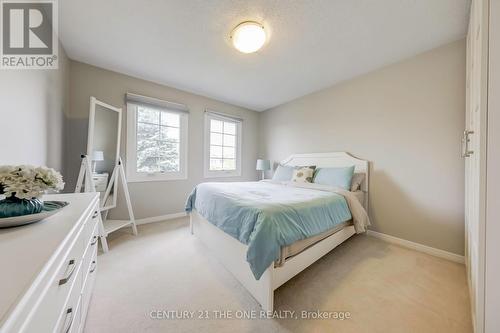 21 Larratt Lane, Richmond Hill, ON - Indoor Photo Showing Bedroom