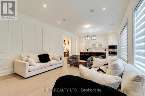 1261 Queens Plate Road, Oakville, ON - Indoor Photo Showing Living Room