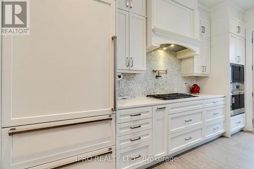 1261 Queens Plate Road, Oakville, ON - Indoor Photo Showing Kitchen With Upgraded Kitchen