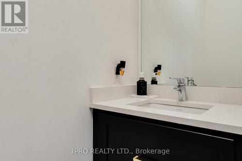 1261 Queens Plate Road, Oakville, ON -  Photo Showing Bathroom