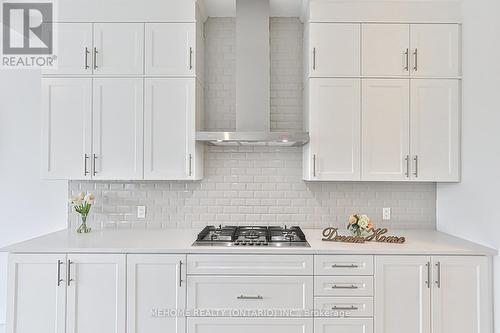 116 Sikura Circle, Aurora, ON - Indoor Photo Showing Kitchen