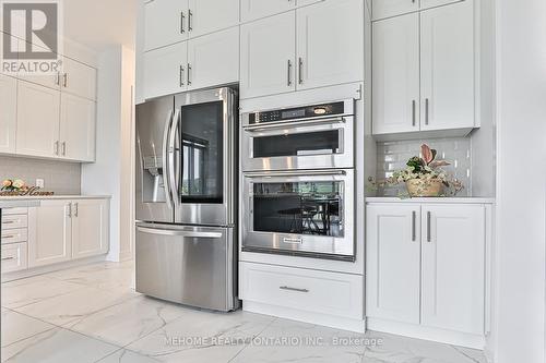 116 Sikura Circle, Aurora, ON - Indoor Photo Showing Kitchen