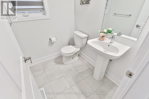 116 Sikura Circle, Aurora, ON - Indoor Photo Showing Bathroom