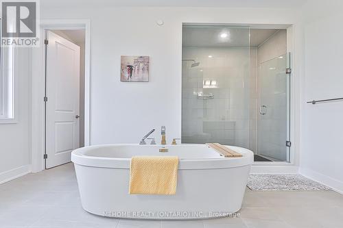 116 Sikura Circle, Aurora, ON - Indoor Photo Showing Bathroom