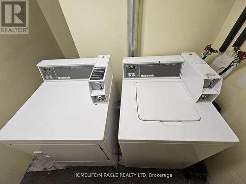 22 Major Oaks Drive, Brampton, ON - Indoor Photo Showing Laundry Room