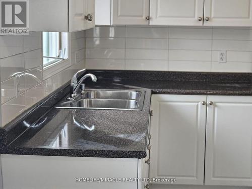 22 Major Oaks Drive, Brampton, ON - Indoor Photo Showing Kitchen With Double Sink