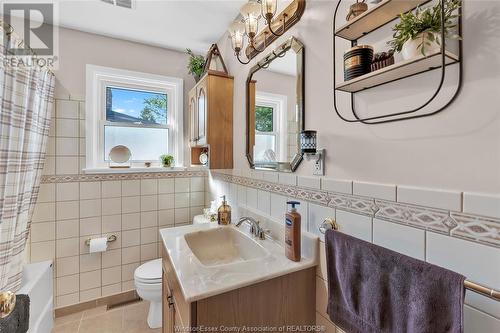 3291 Maisonneuve, Windsor, ON - Indoor Photo Showing Bathroom