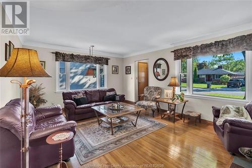 3291 Maisonneuve, Windsor, ON - Indoor Photo Showing Living Room