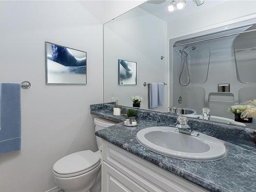 6318 Genoa Bay Rd, Duncan, BC - Indoor Photo Showing Bathroom