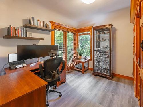 219 Sunningdale Rd East, Qualicum Beach, BC - Indoor Photo Showing Office