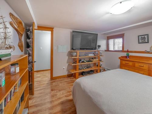 219 Sunningdale Rd East, Qualicum Beach, BC - Indoor Photo Showing Bedroom