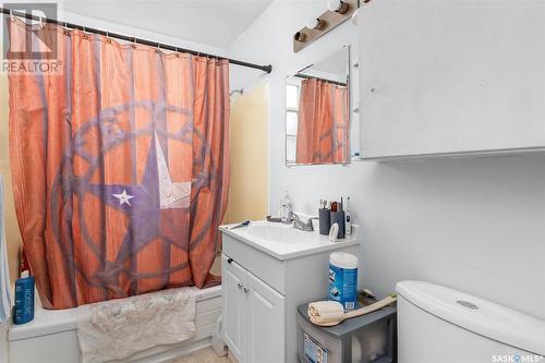 937 Stadacona Street W, Moose Jaw, SK - Indoor Photo Showing Bathroom