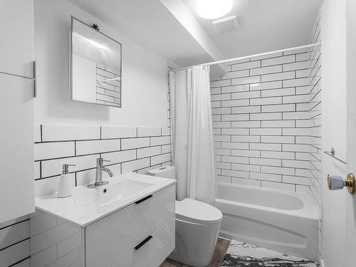 Salle de bains - 318  - 320 Boul. Ste-Rose, Laval (Sainte-Rose), QC - Indoor Photo Showing Bathroom