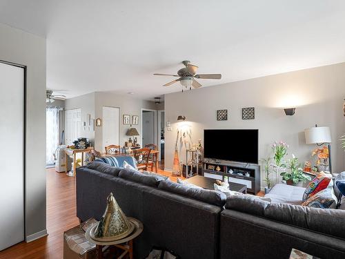 Salon - 318  - 320 Boul. Ste-Rose, Laval (Sainte-Rose), QC - Indoor Photo Showing Living Room