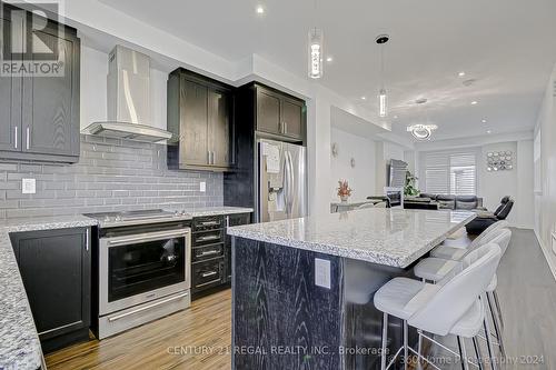18 Totten Trail, New Tecumseth, ON - Indoor Photo Showing Kitchen With Upgraded Kitchen