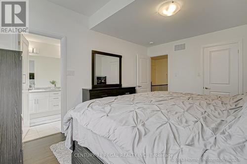 18 Totten Trail, New Tecumseth, ON - Indoor Photo Showing Bedroom