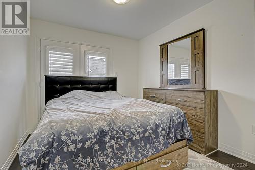 18 Totten Trail, New Tecumseth, ON - Indoor Photo Showing Bedroom