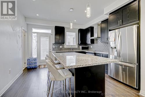 18 Totten Trail, New Tecumseth, ON - Indoor Photo Showing Kitchen With Upgraded Kitchen