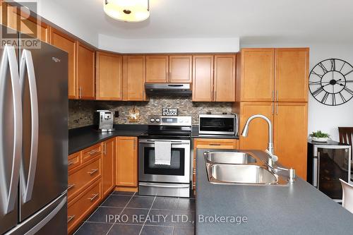 18 Tawnberry Circle, Brampton, ON - Indoor Photo Showing Kitchen With Stainless Steel Kitchen With Double Sink