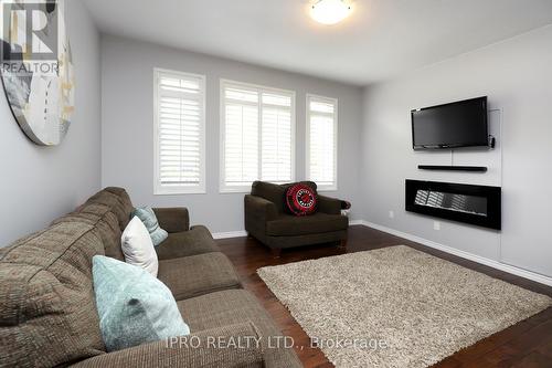 18 Tawnberry Circle, Brampton, ON - Indoor Photo Showing Living Room With Fireplace