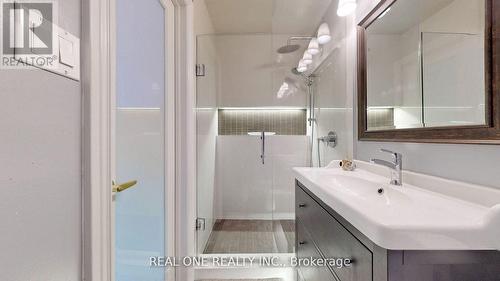 12 Jarvis Avenue, Aurora, ON - Indoor Photo Showing Bathroom