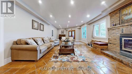 12 Jarvis Avenue, Aurora, ON - Indoor Photo Showing Living Room With Fireplace