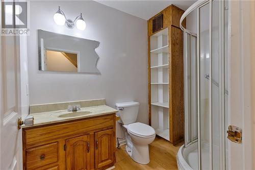 29 Queen Street, Renfrew, ON - Indoor Photo Showing Bathroom