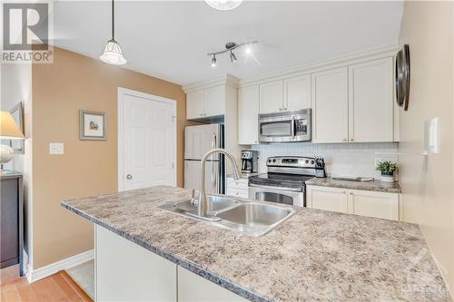 763 Cedar Creek Drive Unit#G, Ottawa, ON - Indoor Photo Showing Kitchen With Stainless Steel Kitchen With Double Sink With Upgraded Kitchen