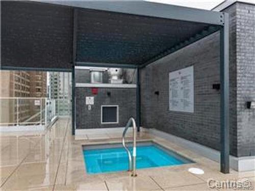 Spa - 209-1211 Rue Drummond, Montréal (Ville-Marie), QC - Outdoor With In Ground Pool