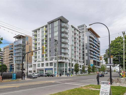 910-1090 Johnson St, Victoria, BC - Outdoor With Balcony With Facade