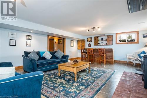 625475 Sideroad 16B Road, Euphrasia Twp, ON - Indoor Photo Showing Living Room