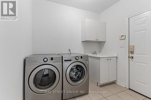 26 Bentoak Crescent, Vaughan, ON - Indoor Photo Showing Laundry Room