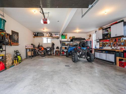 Garage - 188 34E Rue O., Venise-En-Québec, QC - Indoor Photo Showing Garage