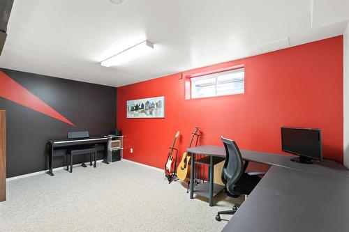 22 Meadowbank Road, Winnipeg, MB - Indoor Photo Showing Office
