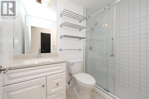214 - 18 Yorkville Avenue, Toronto, ON - Indoor Photo Showing Bathroom