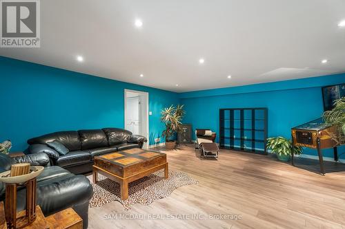 1292 Contour Drive, Mississauga, ON - Indoor Photo Showing Living Room