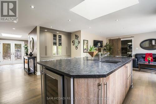 1292 Contour Drive, Mississauga, ON - Indoor Photo Showing Kitchen With Upgraded Kitchen