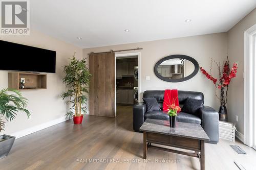 1292 Contour Drive, Mississauga, ON - Indoor Photo Showing Living Room